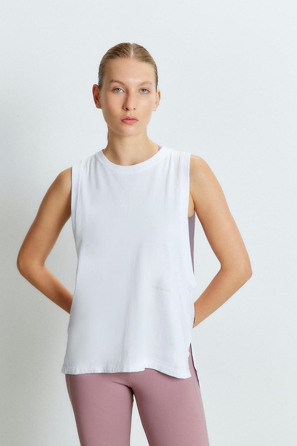 musculosa julie
